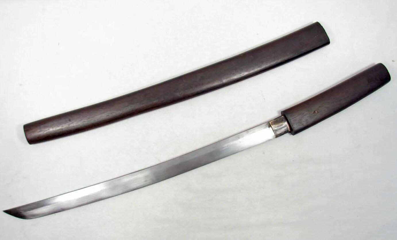 Короткий японский меч. Катана и вакидзаси. Короткий японский меч вакидзаси. Кодати меч. Катана Кодачи.