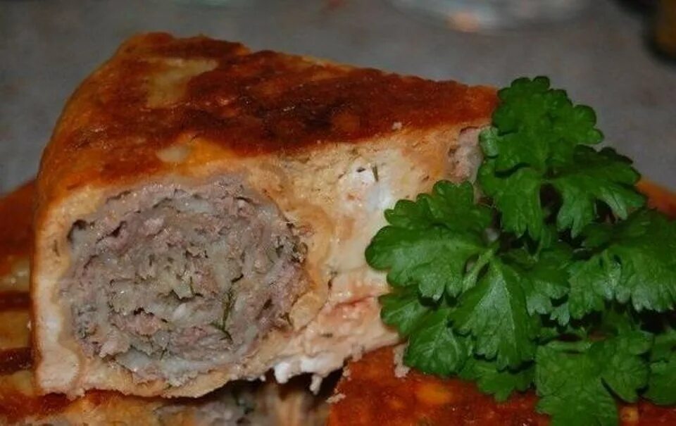 Мясной пирог в мультиварке. Пирог ленивец. ленин мясной пирог. ленивцы блюдо с фаршем. пирог ленивец в скороварке.