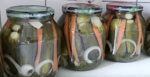 Огурцы с луком в литровых банках