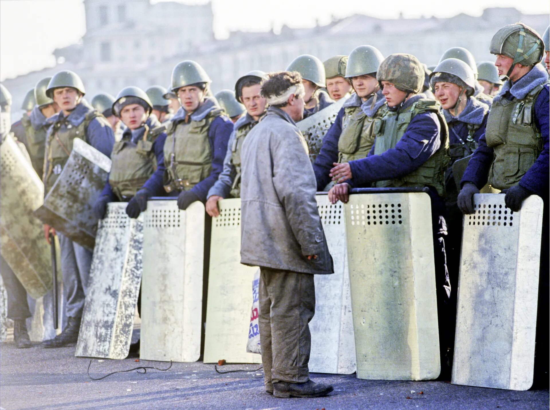 1993 год словами. Октябрьский путч 1993. Путч 1993 белый дом. 1993 Путч Макашов. 1993 Октябрьский путч Останкино.