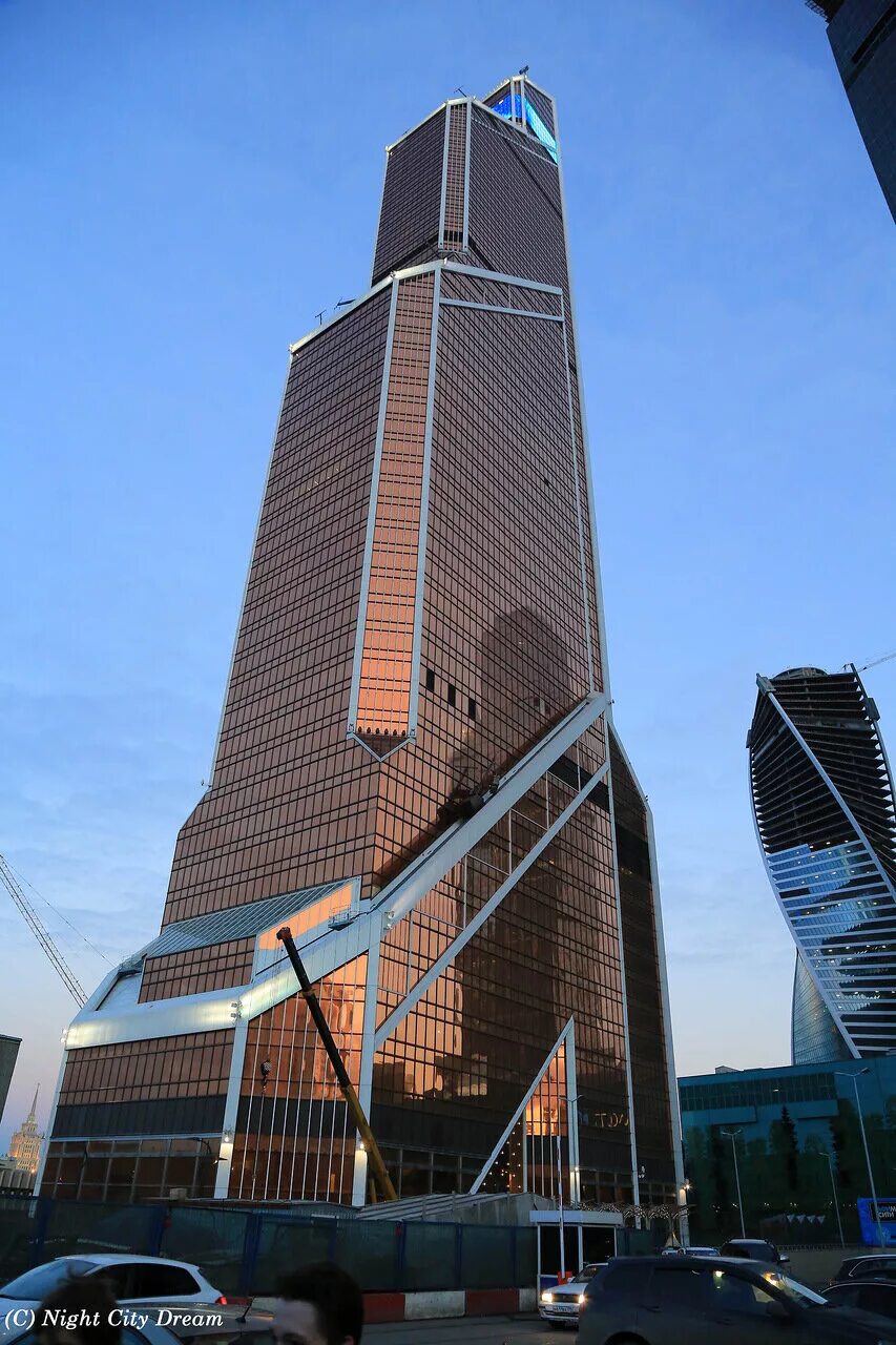 Высокое здание м