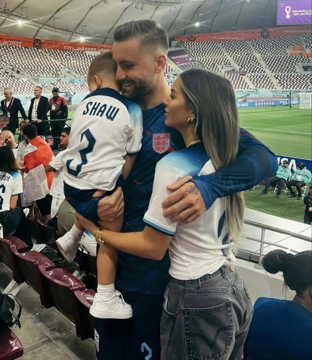 Самые красивые девушки футболистов. Footballers wives. Footballers wife. Эрьона джемаили. Марио гетце с девушкой.