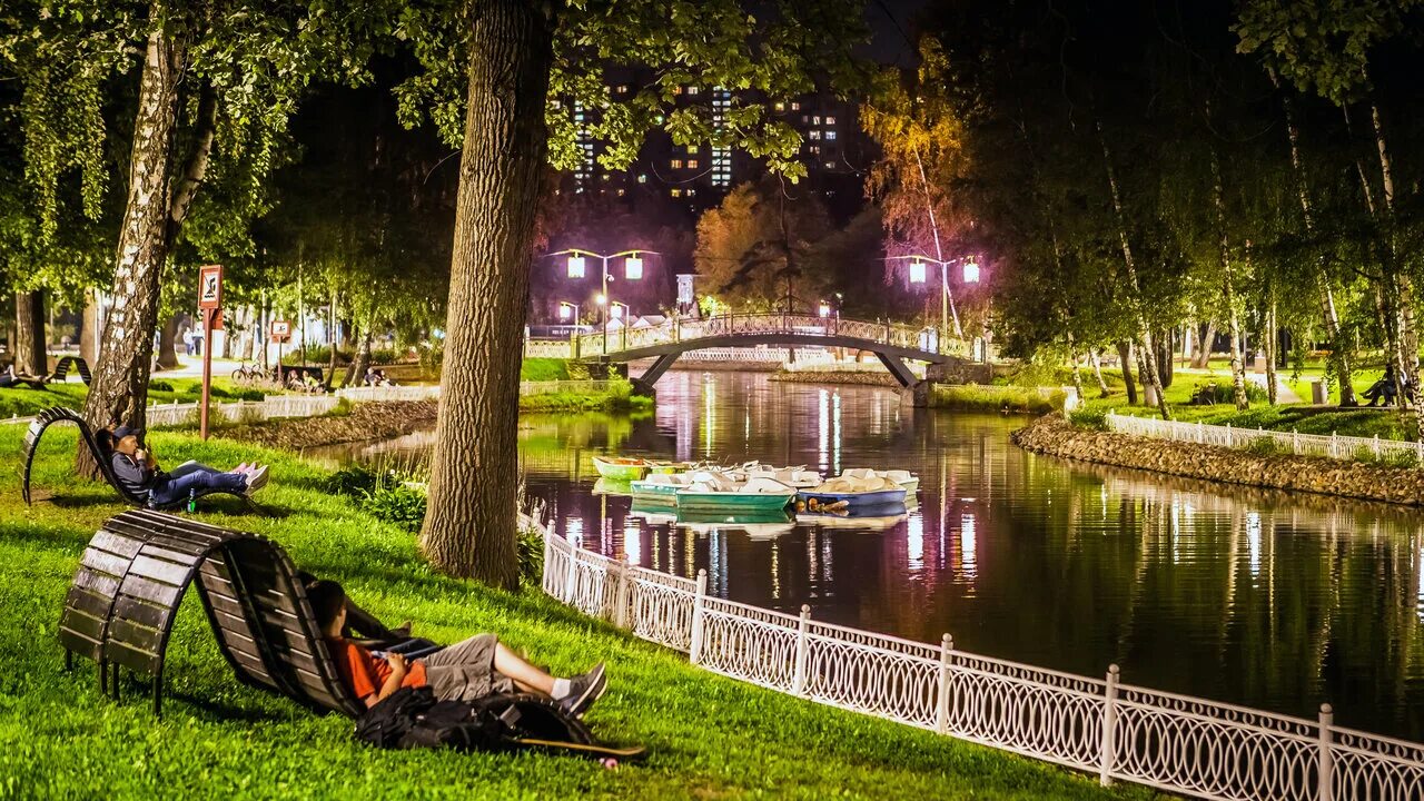 Где можно погулять весной. Парк Лианозово Москва. Парк Алтуфьево Лианозовский парк. Лианозовский парк пруд. Ландшафтный парк Лианозово.
