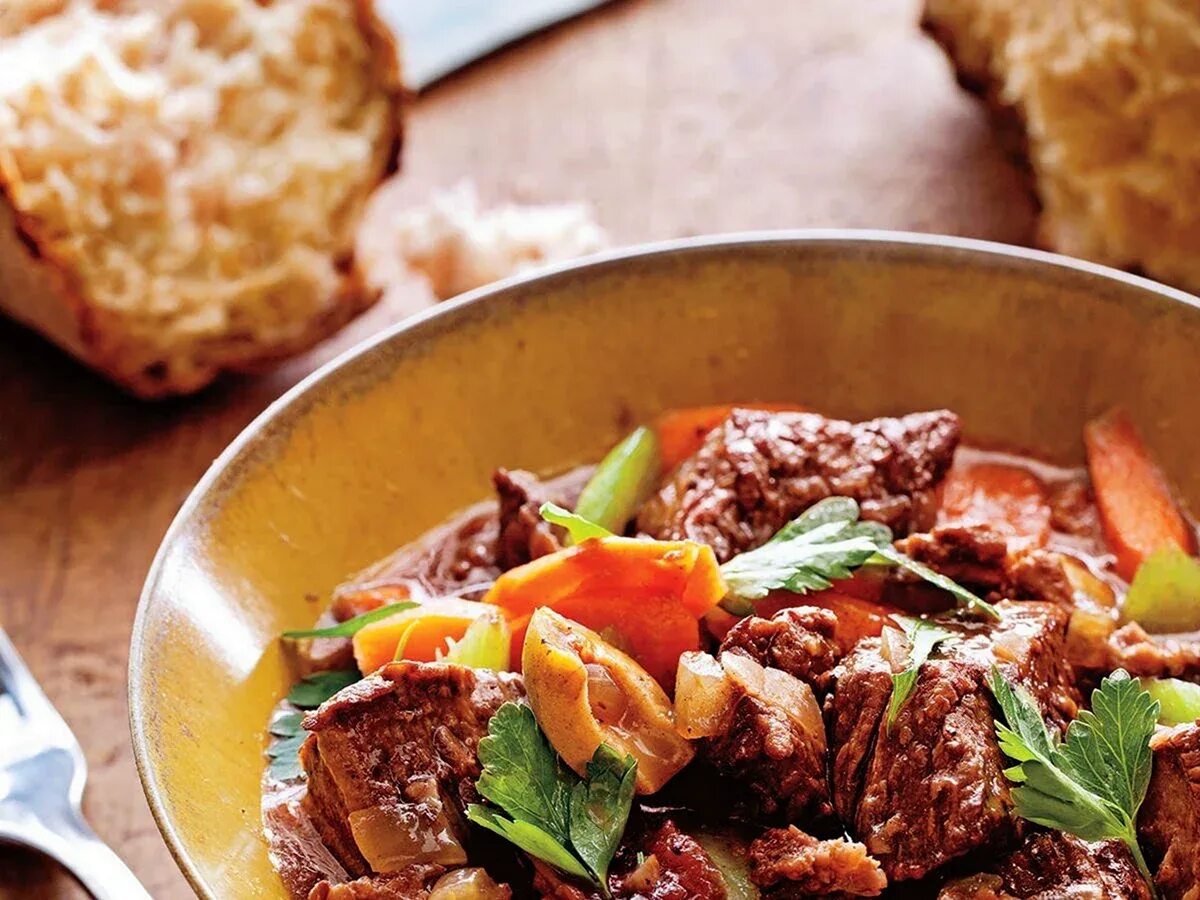 Рагу мясные блюда. Говядина тушеная с овощами. Мясное рагу. Мясо с овощами. Ланкаширское рагу.