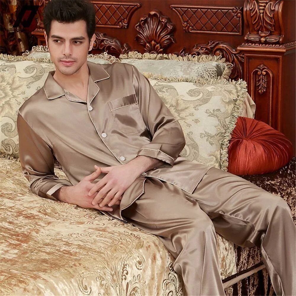 парень в пижаме