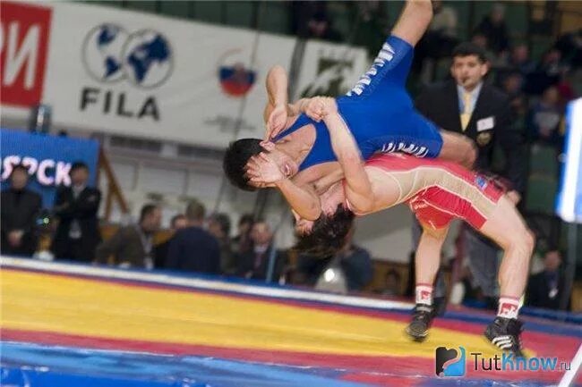 Прогиб видео. Бросок на прогиб. вольная борьба броски. вольная борьба прогиб. борец прогиб.