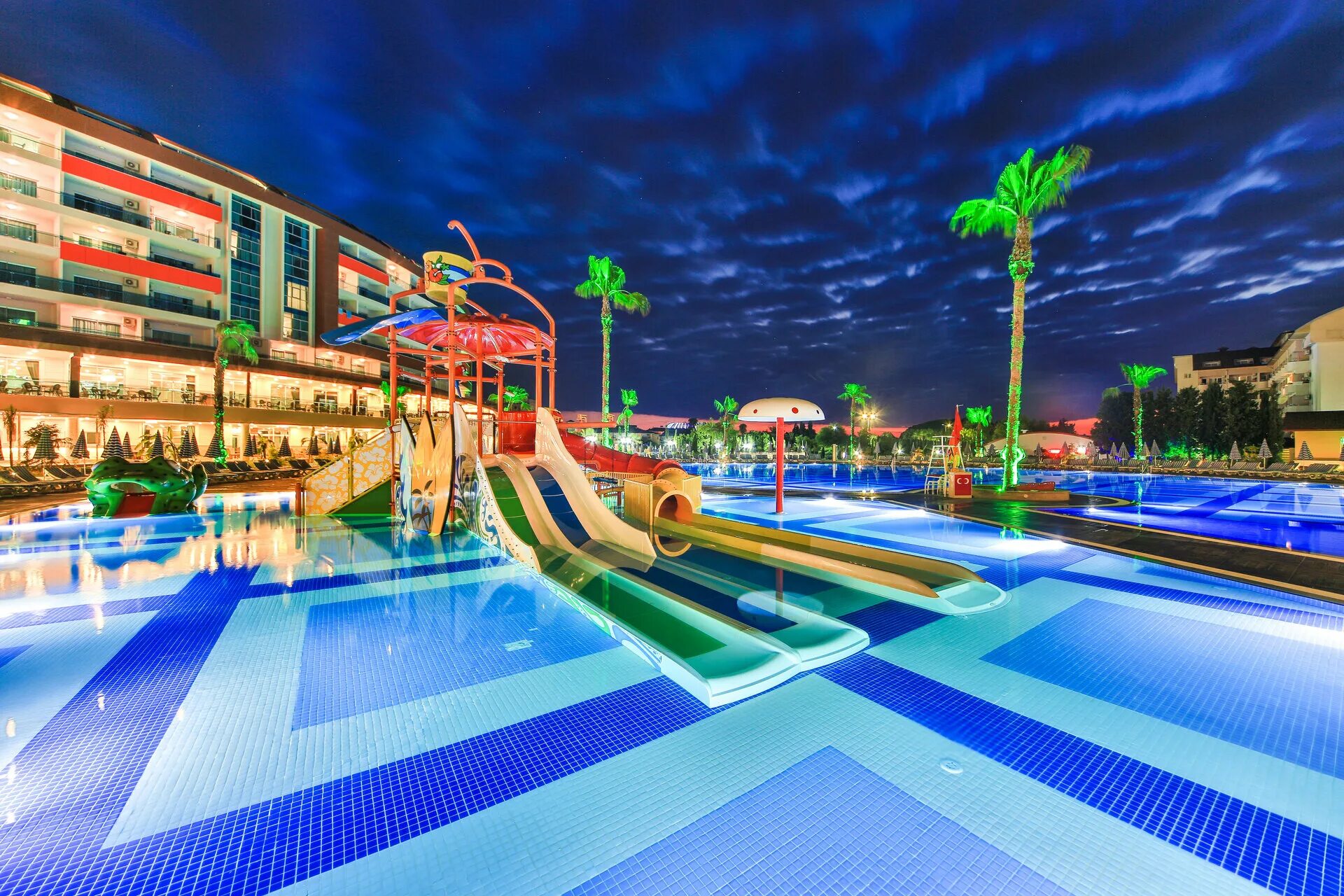 Lonicera world resort. Турция отель Lonicera Resort Spa 5. Отель в Турции лонисера в Алании 5 звезд. Отель в Алании лонисера Резорт. Отель лонисера Резорт спа 5 Алания.