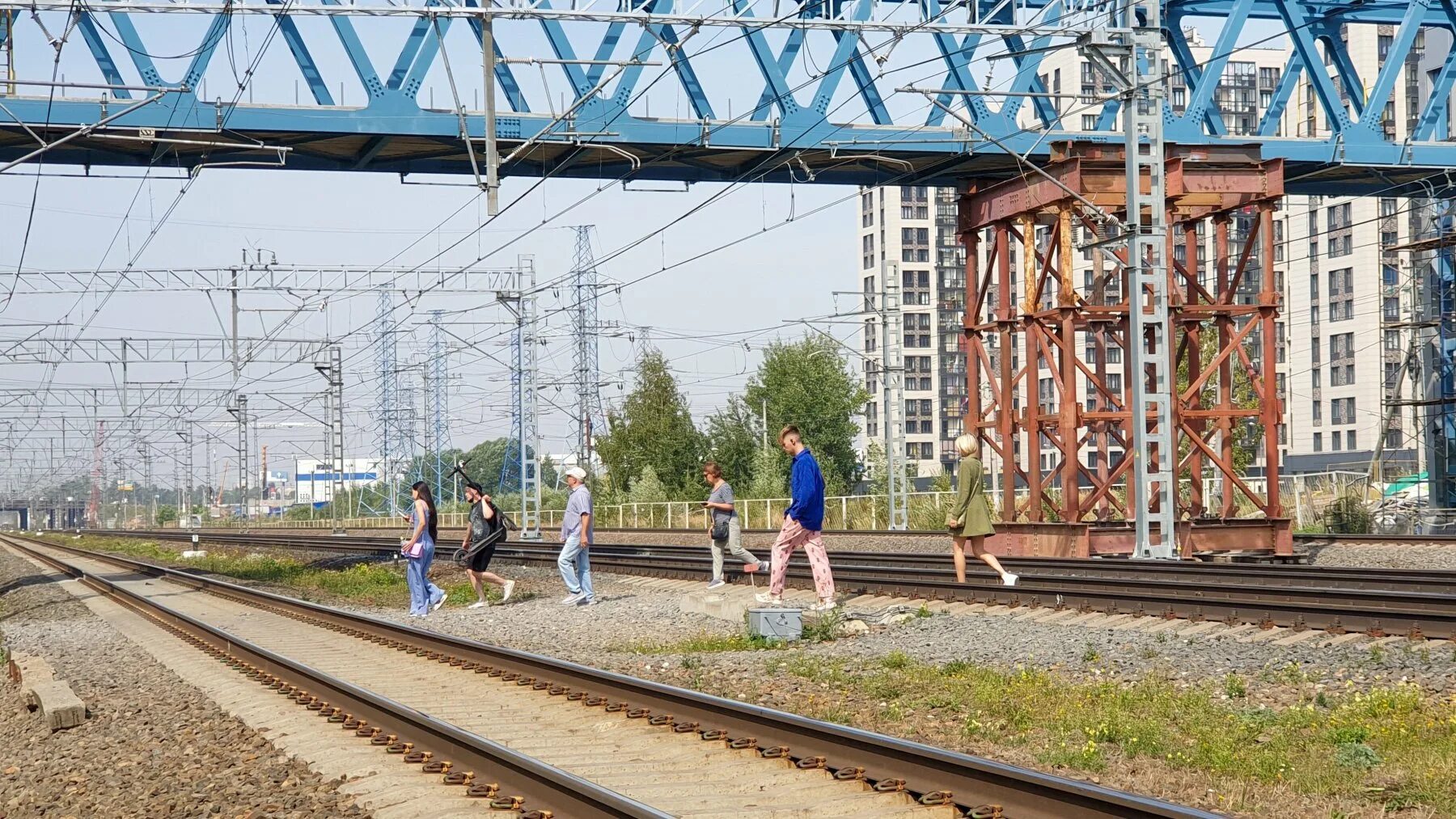 Строительство железнодорожного перехода. Новый вокзал в железнодорожном мцд 4. Строительство железнодорожного перехода. Железнодорожный подмосковье. Серпухов железнодорожный вокзал мост.