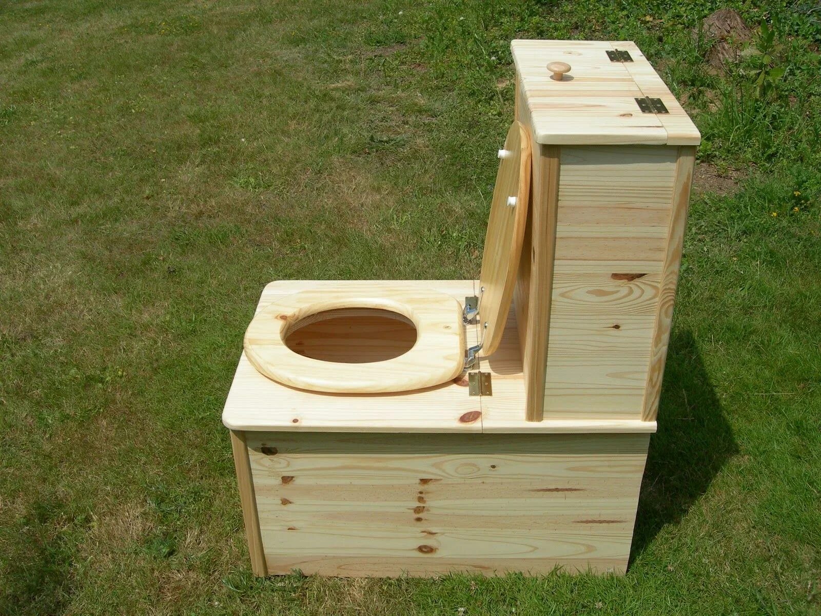 Самодельный унитаз. Туалет деревянный для дачи. Деревянный унитаз для дачного туалета. Рукомойник для дачи. Туалет для дачи с рукомойником.