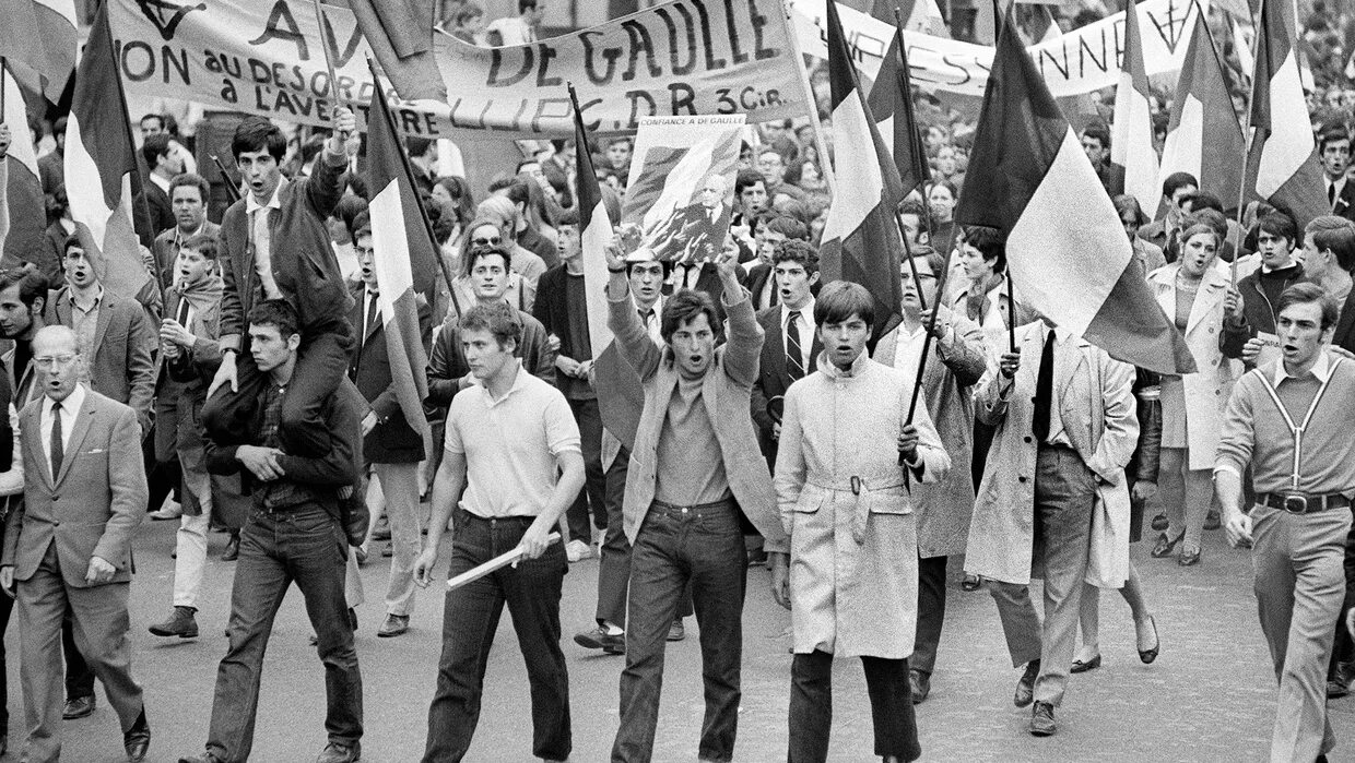 Кризисы франции. Красный май во франции 1968. майский кризис 1968 во франции. париж 1968 студенческие бунты. протесты во франции 1968.
