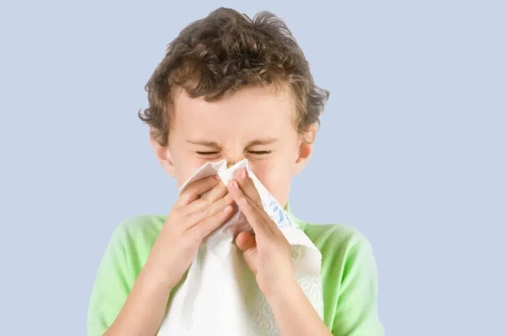 Простуда у ребенка. Покашливание у ребенка. Чихание ребенка. Сильный конъюнктивит у ребенка. Насморк у ребенка.