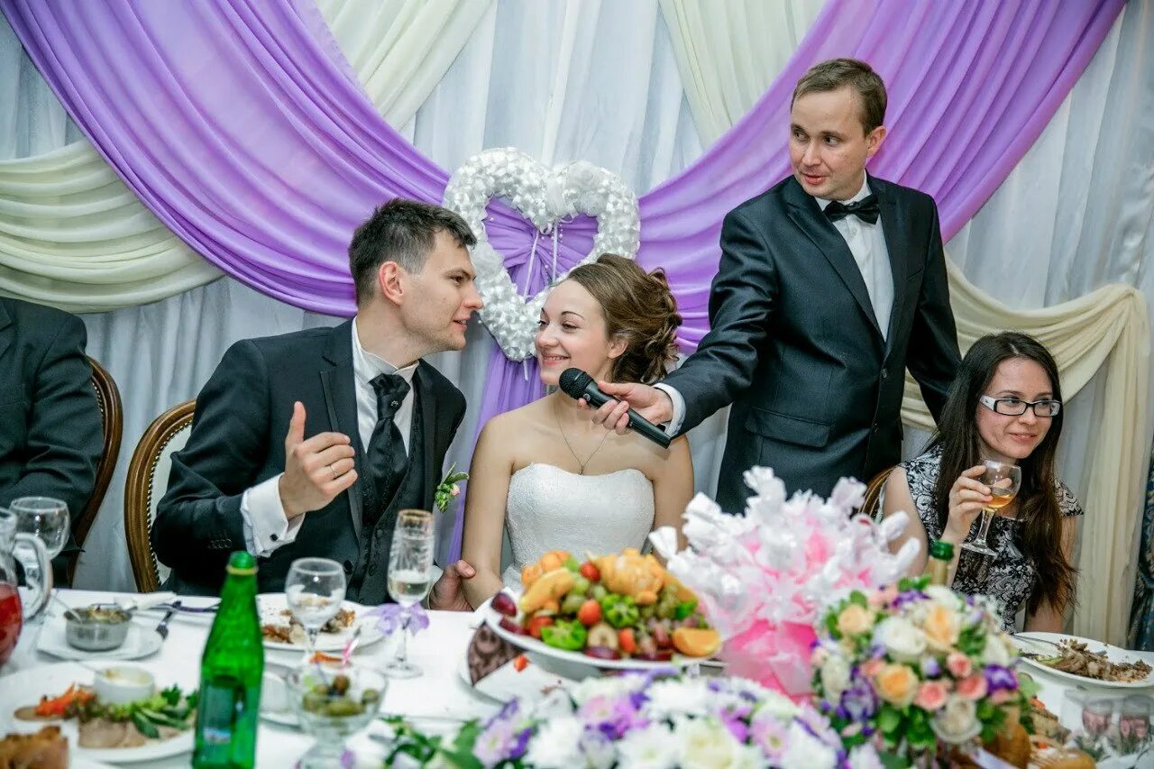 Сколько зарабатывает тамада. Ведущие на свадьбу. тамада на свадьбу. свадебные ведущие. свадьба с ведущим.