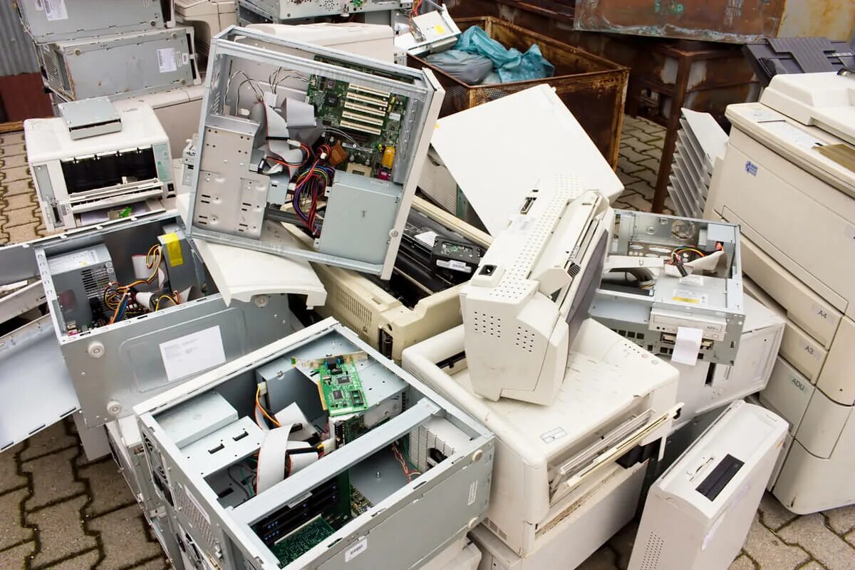 Утилизация компьютерной техники. Утилизация оргтехники и оборудования. Утилизация офисной техники. Старый компьютер.