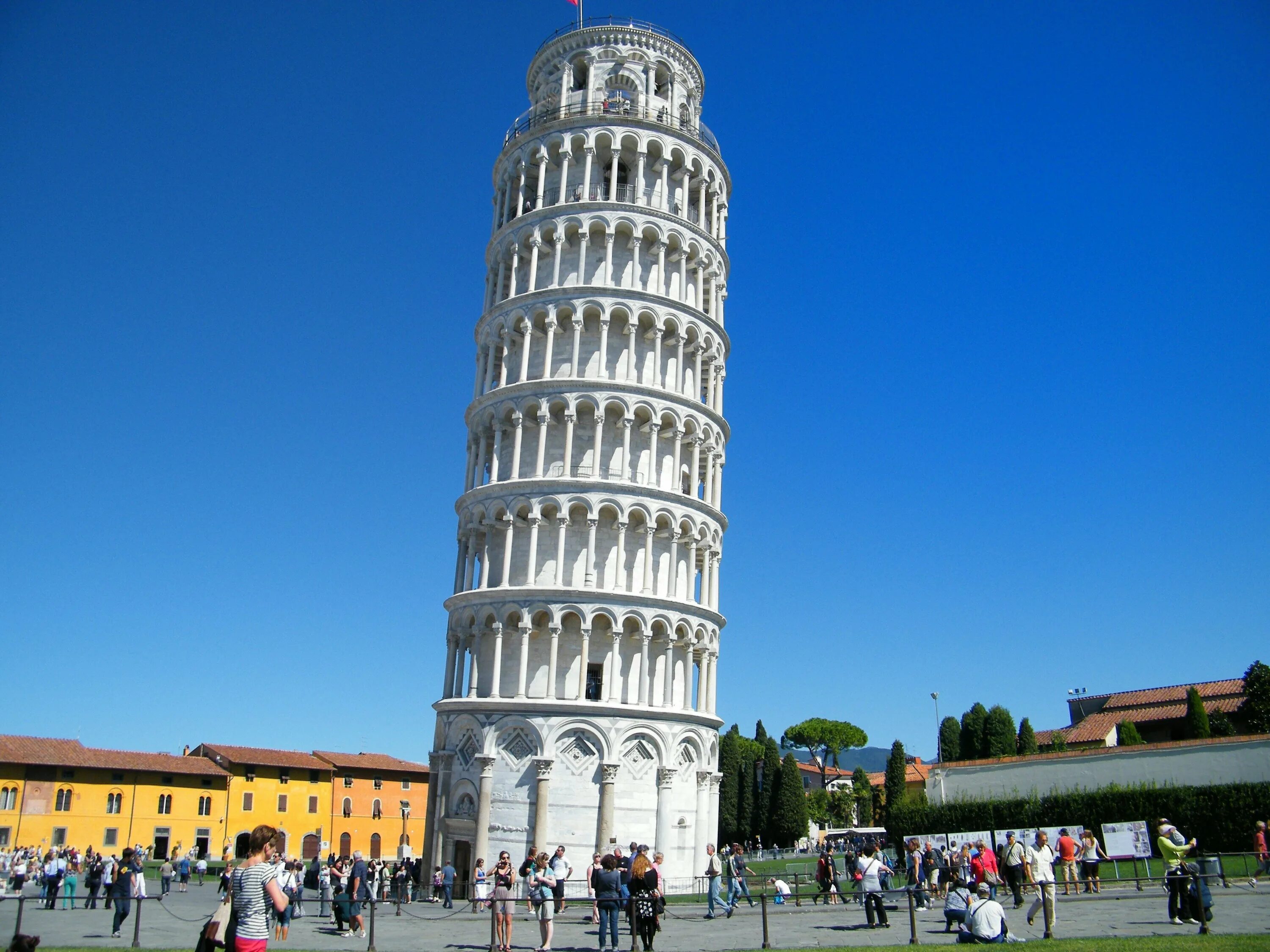 Город где башня. Пизанская башня Италия. Достопримечательности Италии Пизанская башня. Пизанская (Падающая) башня (Пиза, Италия). Колизей и Пизанская башня.