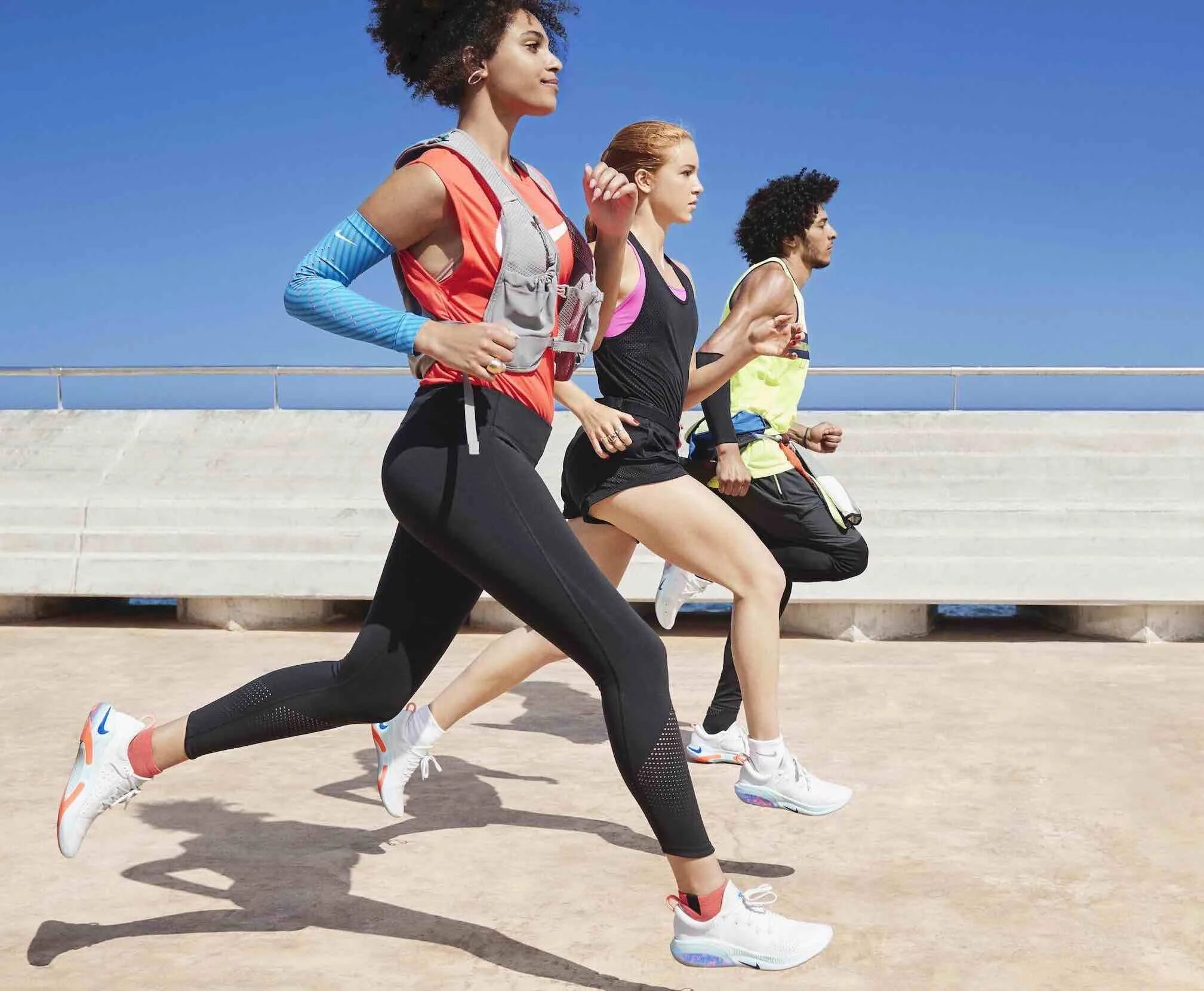 Nike Running. Пробежка Nike. Бегущий человек. Женщина бежит. Run product