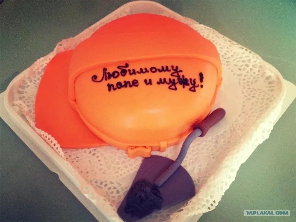 Надпись на торт подруге прикольные. Прикольные надписи на торт. торт с надписью. смешные надписи на торт. смешные надписи на торт мужу.