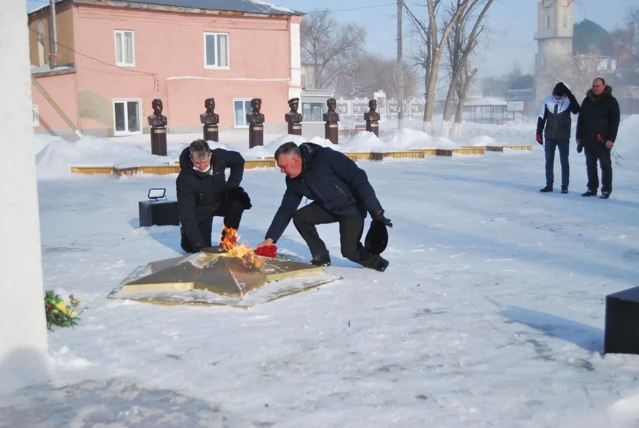 Памятник дергачевцам. Дергачи Саратовская область новости. Новости саратовская область за сутки