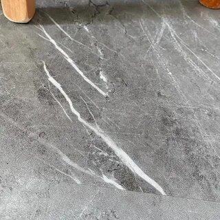 Царапины на кварцвиниле