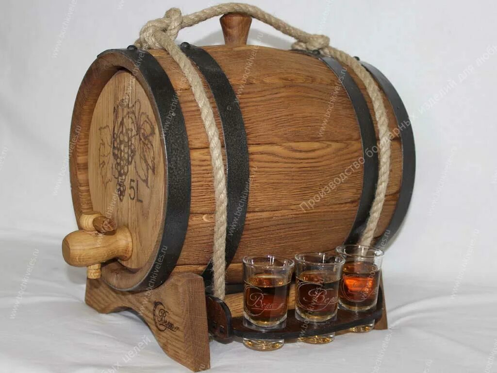 деревянные бочки для вина. деревянная бочка. бочка для коньяка. дубовый бочонок коньяк. бочка для коньяка.