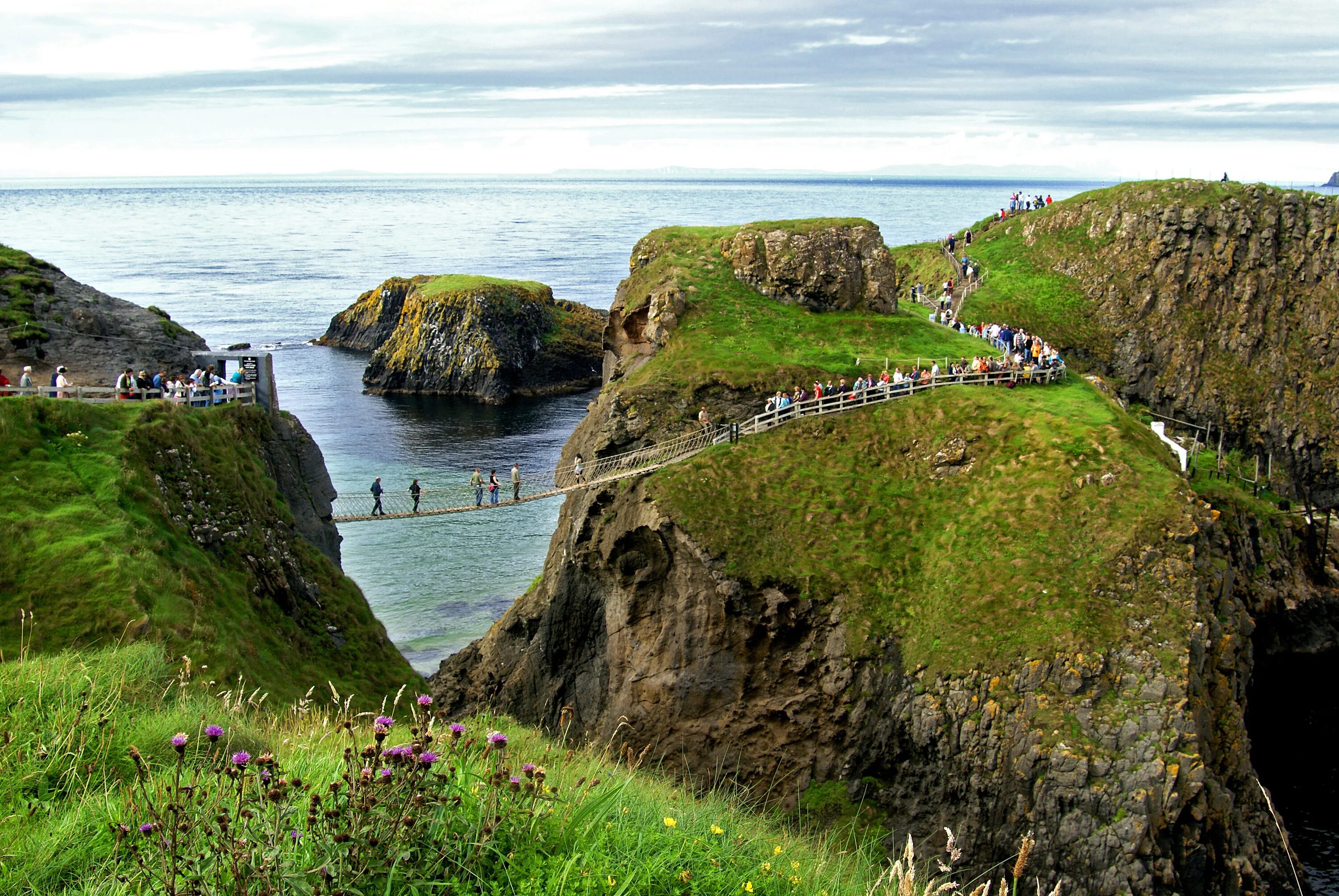 Ireland area. Ирландия остров Бардси. Остров иннисфана Ирландия. Северная Ирландия ландшафт. Изумрудный остров Ирландия.