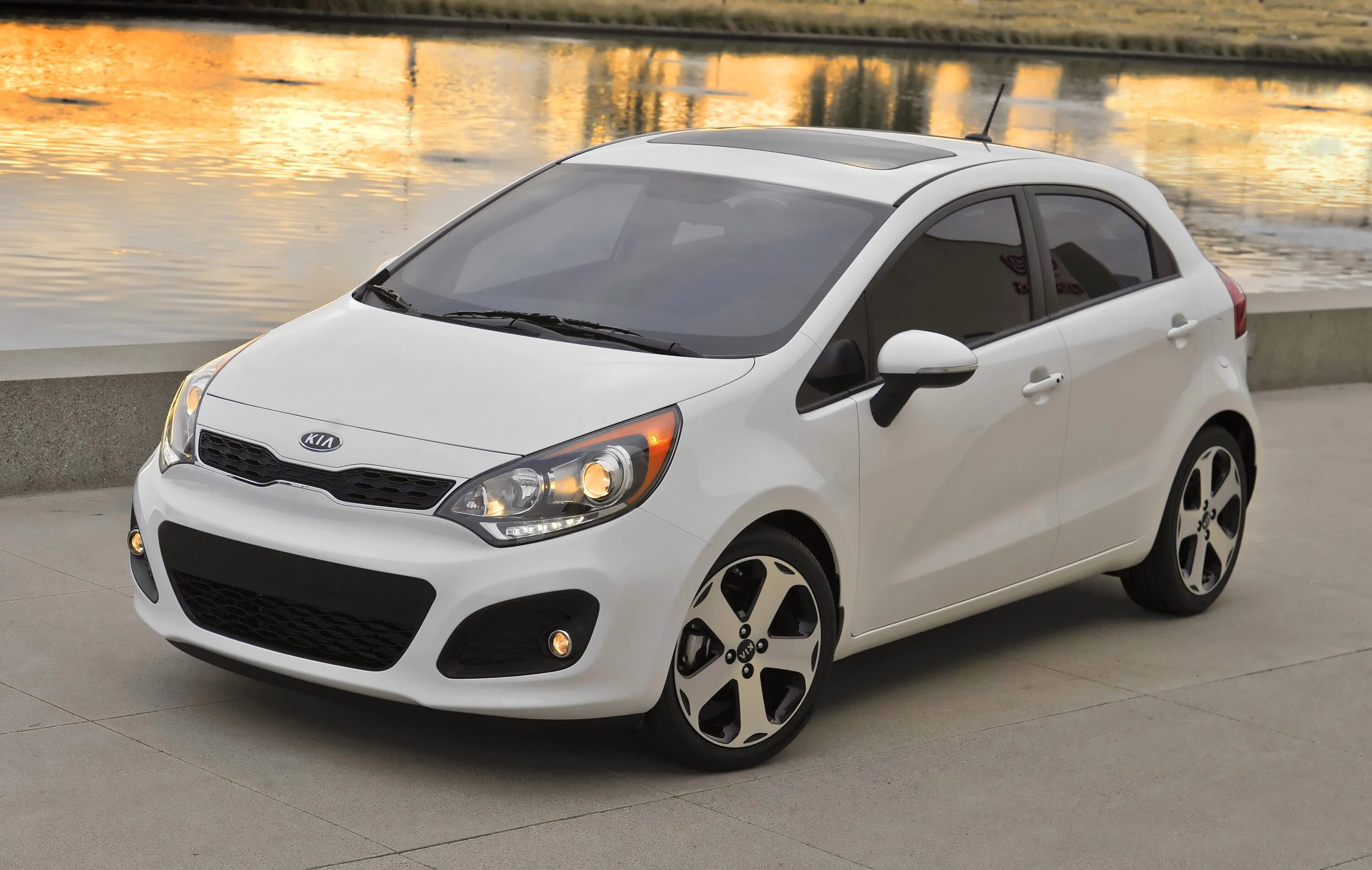 Kia Rio 5. Kia Rio 2013 хэтчбек. Kia Rio 2012. Kia Rio 2011. Машина киа б у