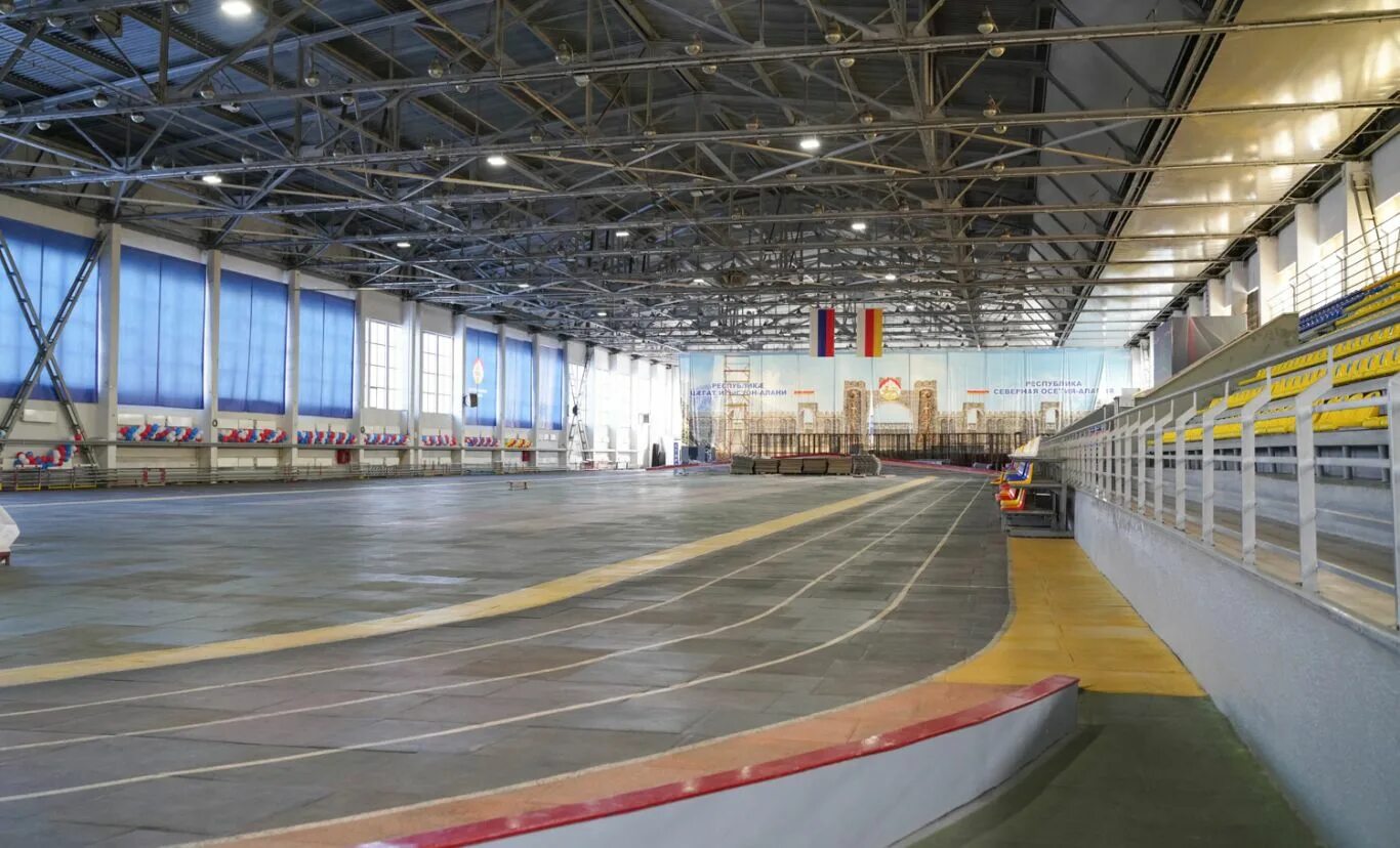 Манеж 9 декабря. Дворец спорта манеж им б.х кулаева. манеж владикавказ. дворец спорта владикавказ. спорткомплекс манеж владикавказ.
