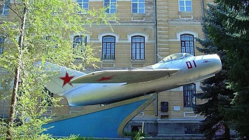 Оввакул оренбург. Оренбургское летное военное. Оренбургское высшее военное авиационное краснознаменное училище. Оренбургское военное авиационное училище летчиков. Оренбургское высшее военно-авиационное училище (челюскинцев, 19).