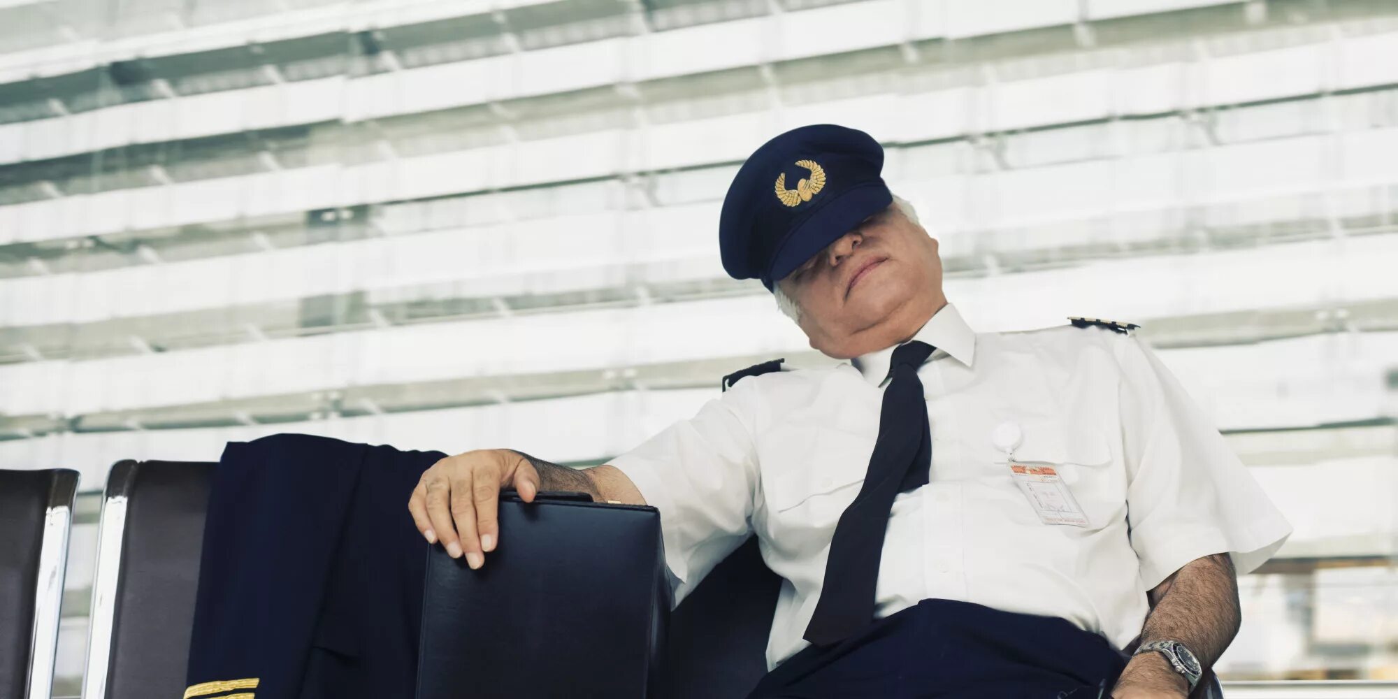 Пилот профессия. Минусы быть пилотом. Обучение пилотов гражданской авиации. Кабина пилота боинг 737. Плюсы и минусы быть летчиком.