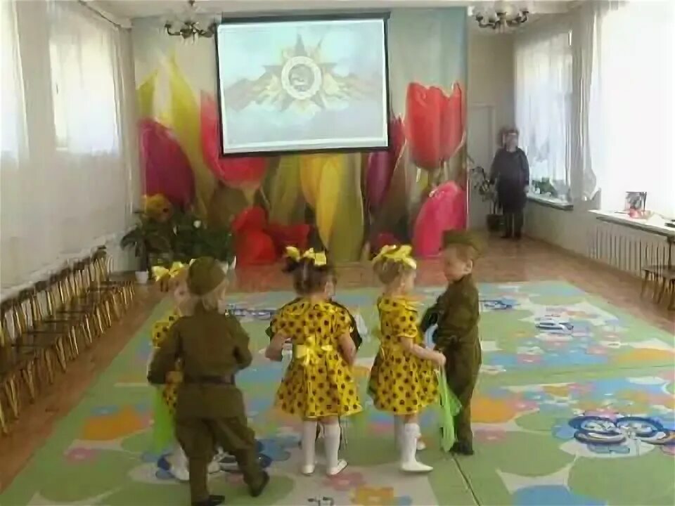 Попурри песен в детском саду. Танец военное Попурри.