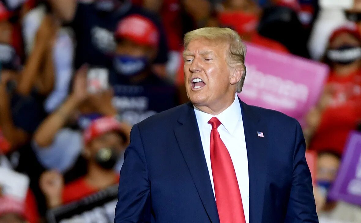 Видео нападения на трампа. Видео нападения на трампа. Резиденция трампа. Байден рожа. Трамп выходит.