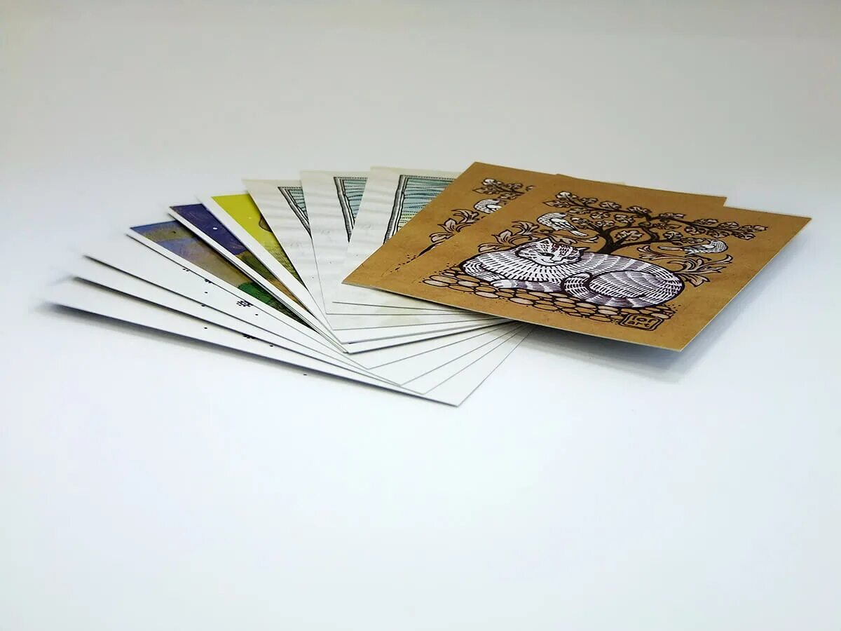 открытки на дизайнерском картоне. стильная деловая открытка. визитки прозрачный пластик. переводная бумага для рисования. визитка компании копирка.