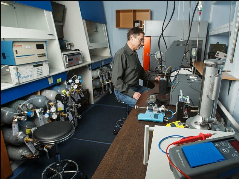 Слесарь-ремонтник технологического оборудования. Монтаж и техническая эксплуатация промышленного оборудования. Контрольно-измерительные приборы слесаря. Экса 25-1 компрессорная станция. Монтаж агрегатов.