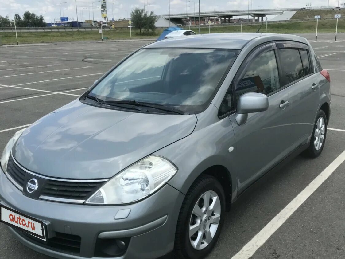 Купить тииду 2008 года. Ниссан Тиида 2008. Nissan Tiida 2008 хэтчбек. Тиида хэтчбек 2008. Ниссан хэтчбек 2008.