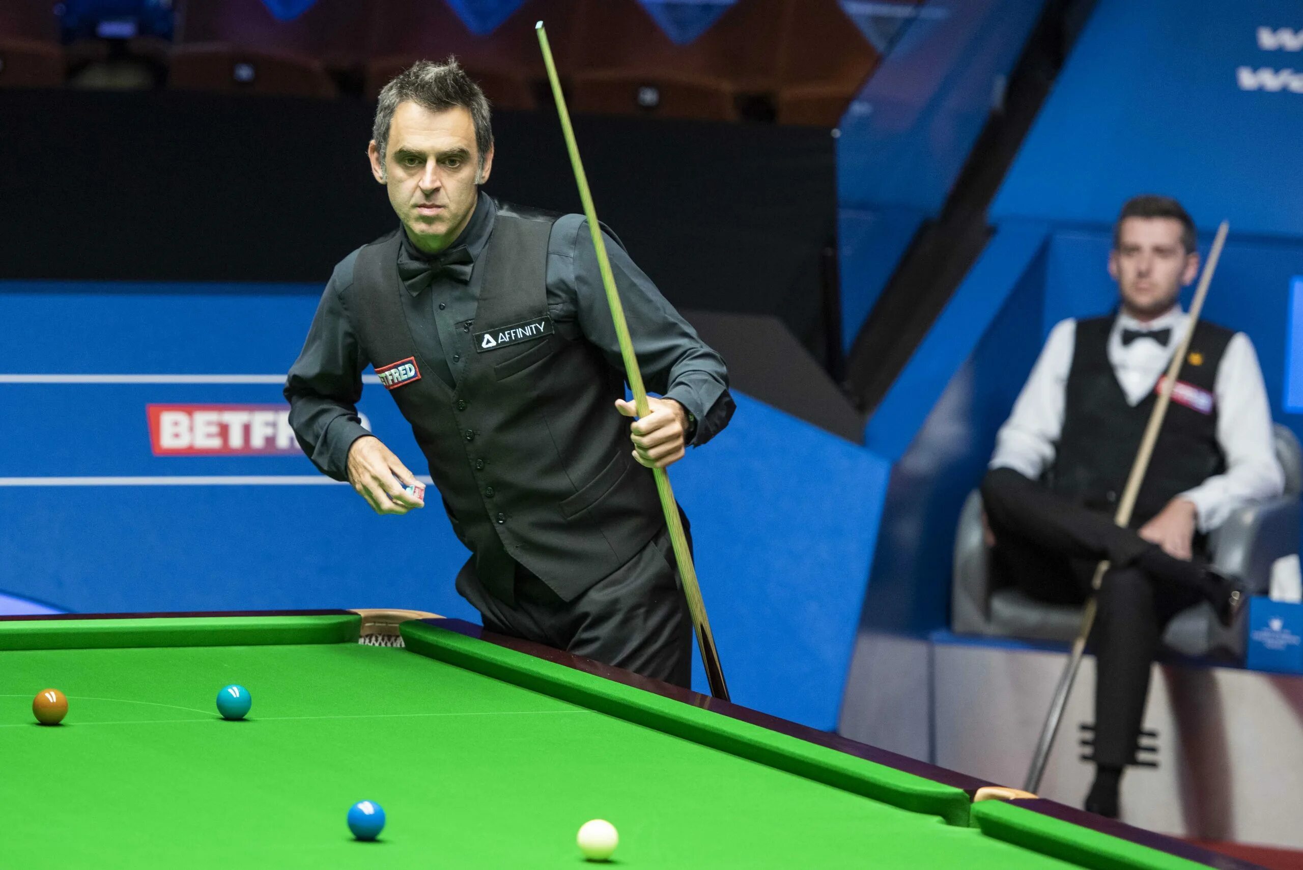 Янь бинтао снукер. Барри уэст снукер. Марк уильямс снукерист 2022. Снукер мастерс 2021. Иан бернс снукер.