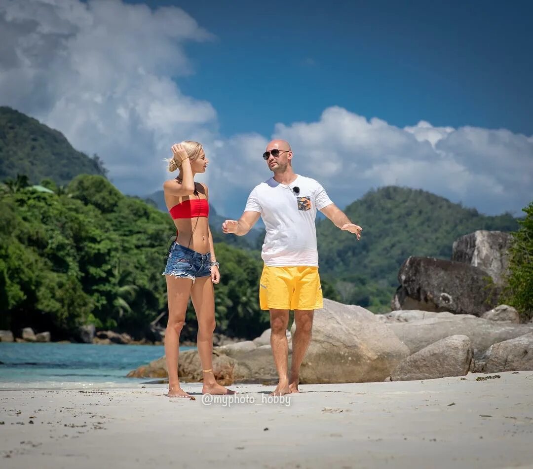 Остров ребята. Необитаемый остров 1 часть выживание. Алексей купин голый. Остров молодые люди. Двое на острове.