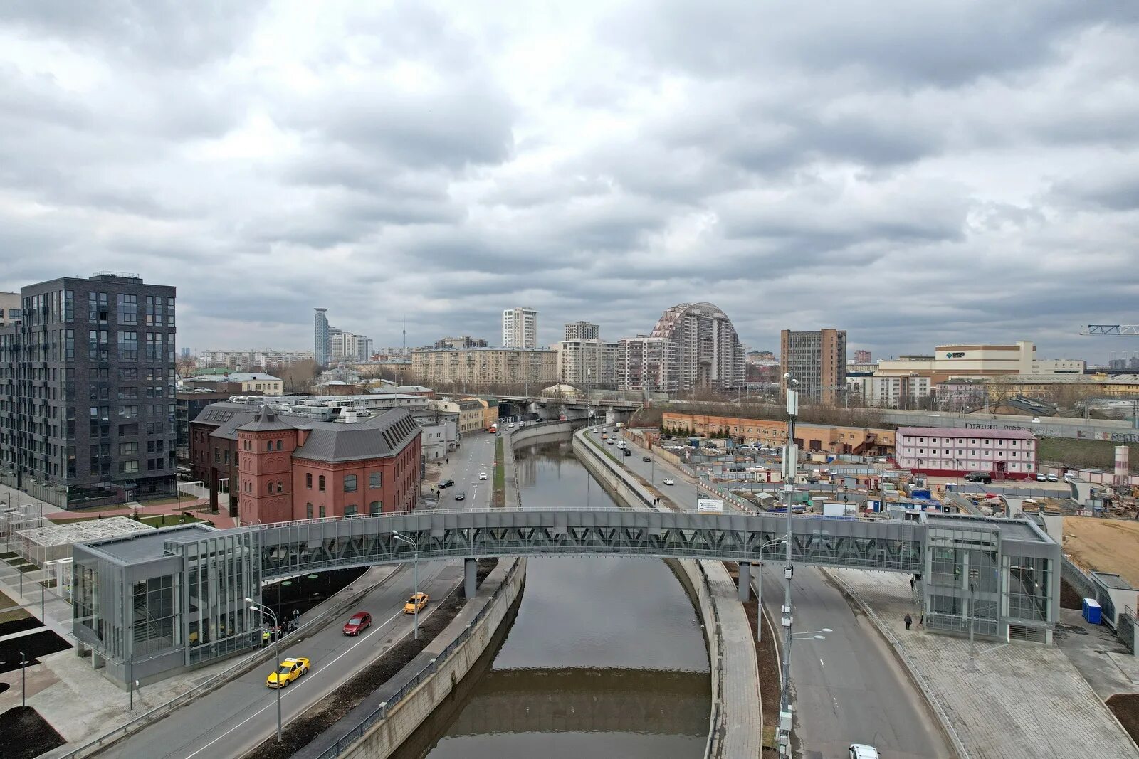 Где начинается мост. Пешеходный мост через Яузу на Электрозаводской. ТПУ Электрозаводская мост. Gtit[jlysq VJCN Zepf vjcrdf. Мост через реку Яуза Электрозаводская.