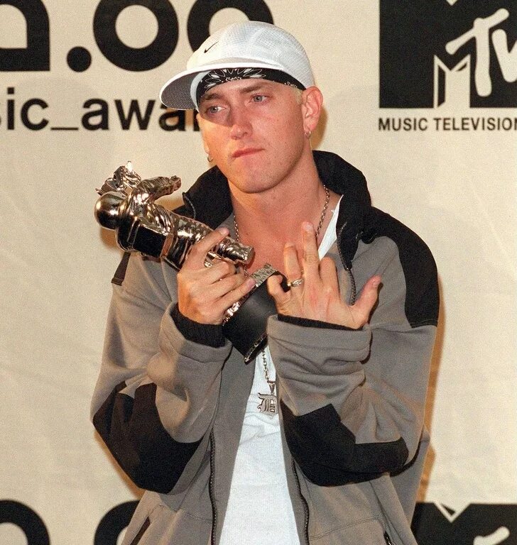 Важные события 2000. Эминем Стэн. Eminem получает награду. Эминем награда MTV. Дайдо и Эминем Stan.