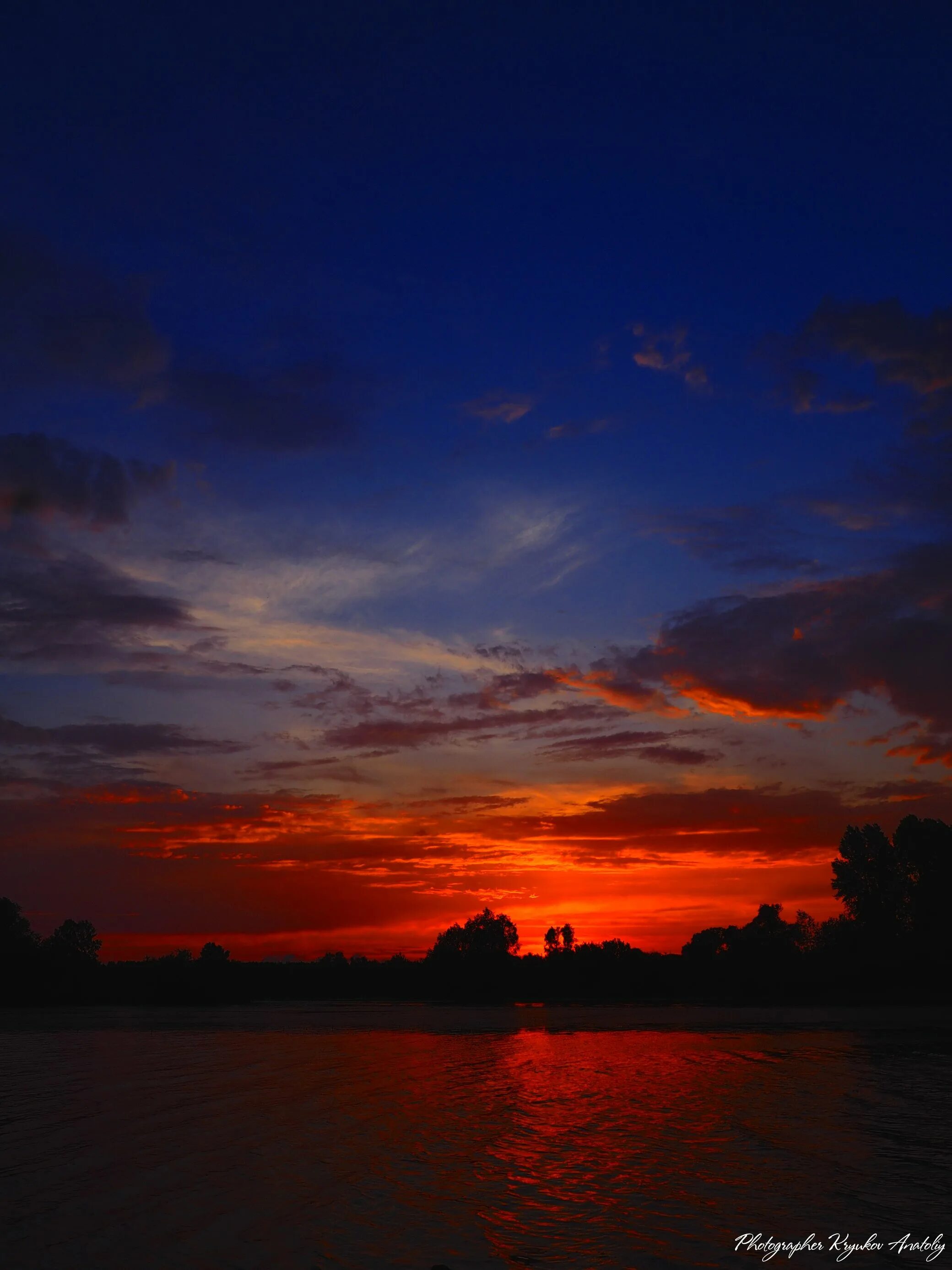пламенеющий закат. огненный закат. извержение вулкана лава море. «огненный закат на заливе», «восход на байкале». огненный рассвет.