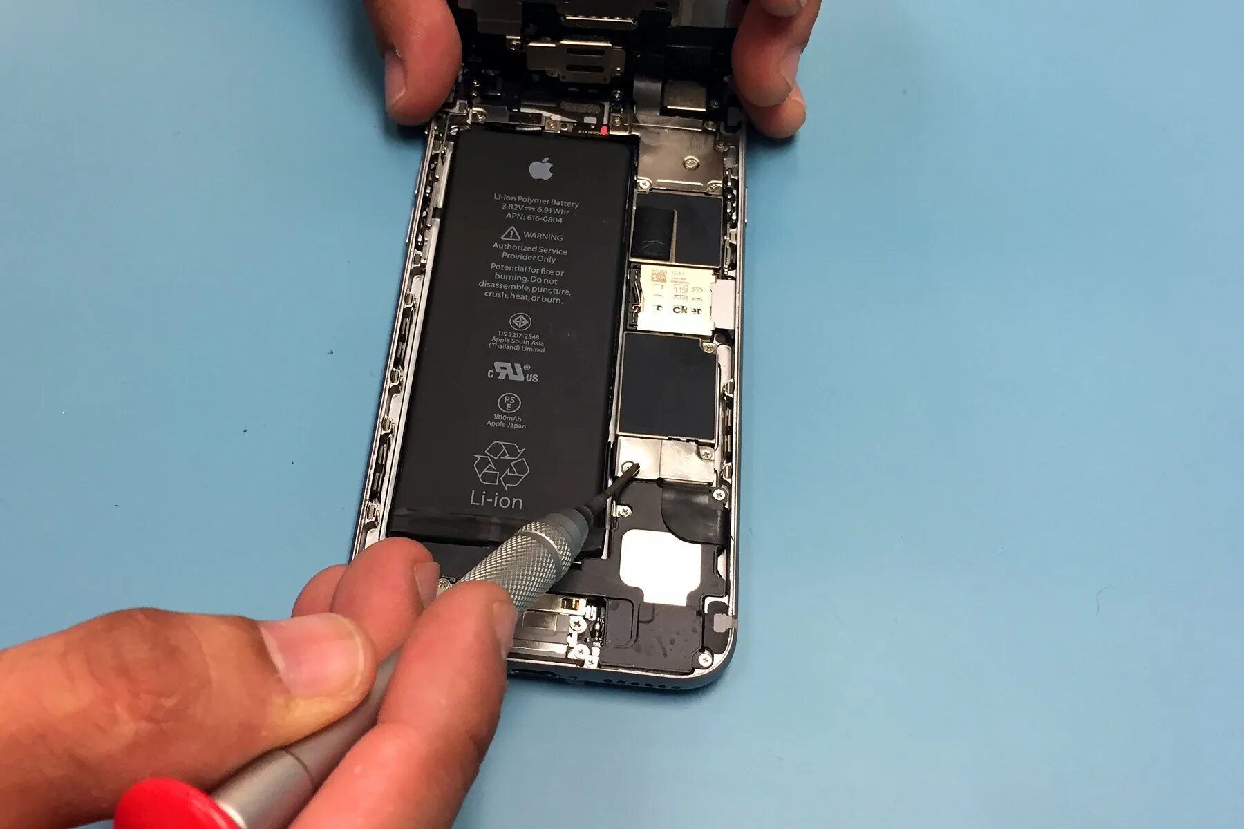 Айфон 6 замена. Iphone 6s Battery Replacement. Iphone 6s Plus Battery. Iphone 6 Battery. Iphone 6 батарейка.