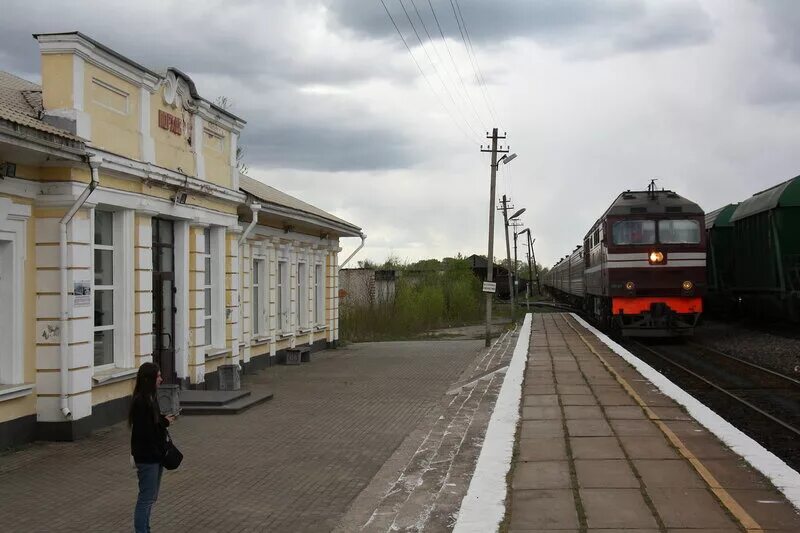 Поезд москва порхов. Станция порхов. Дм62 1744. Поезд москва порхов. Станция порхов.