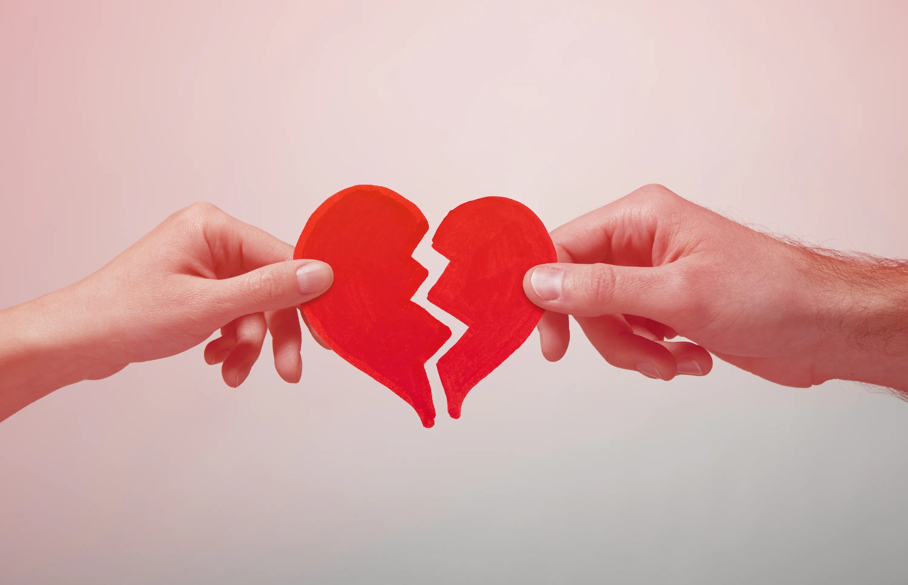 Break up day. Сердечко разделенное. картинка break up. broken heart. broken relationship.