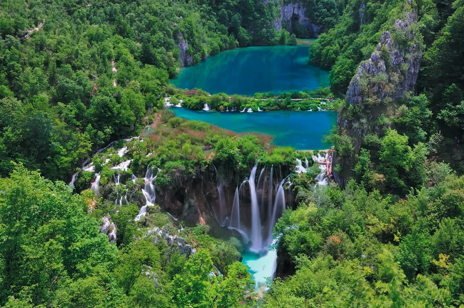 Прекрасные места 2020. Национальный парк Плитвицкие озера Хорватия. Плитвицкое озеро Хорватия. Водопады Плитвицких озер, Хорватия. Хорватия национальный парк Плитвице.