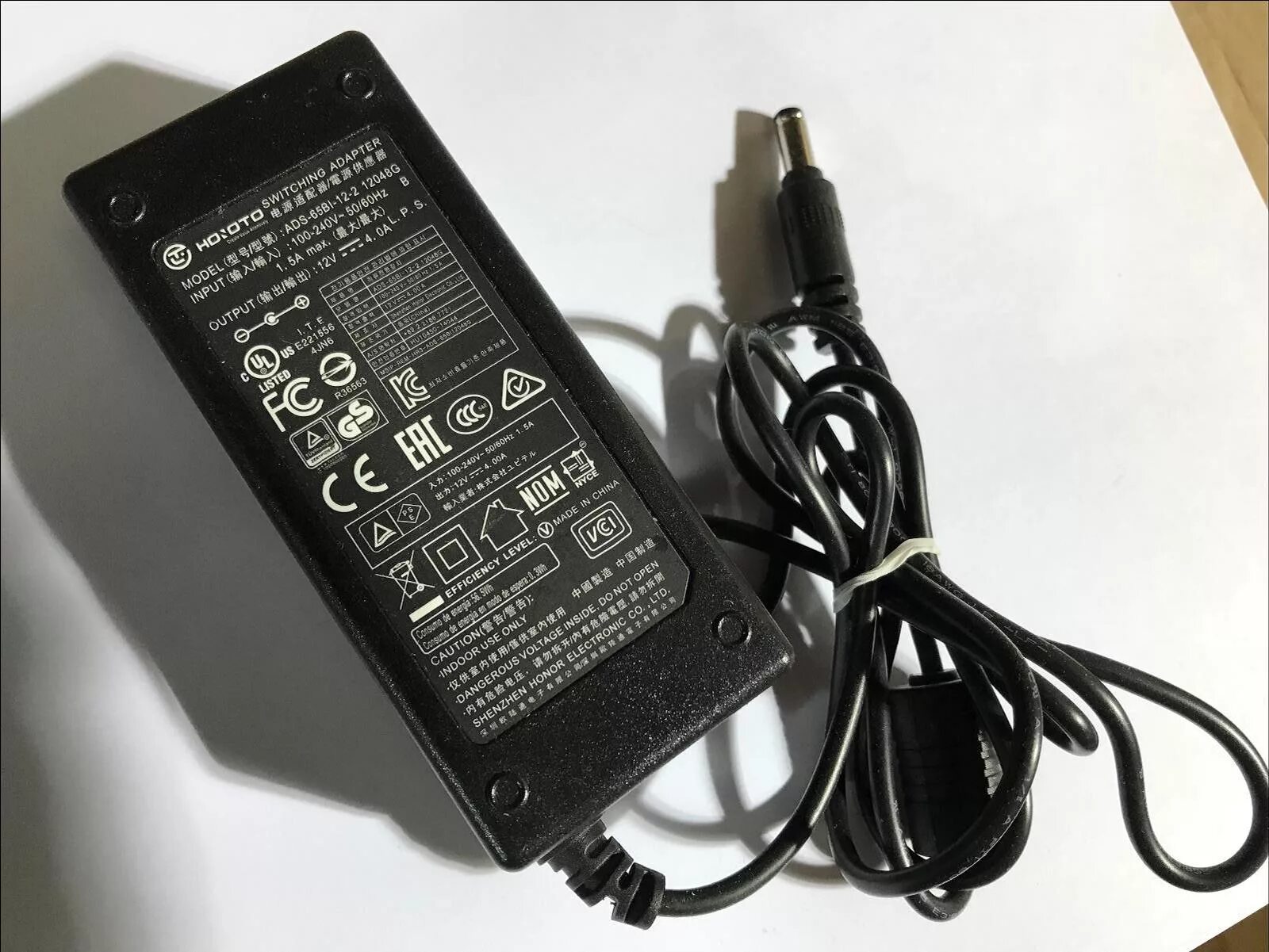 Switching adapter 12v