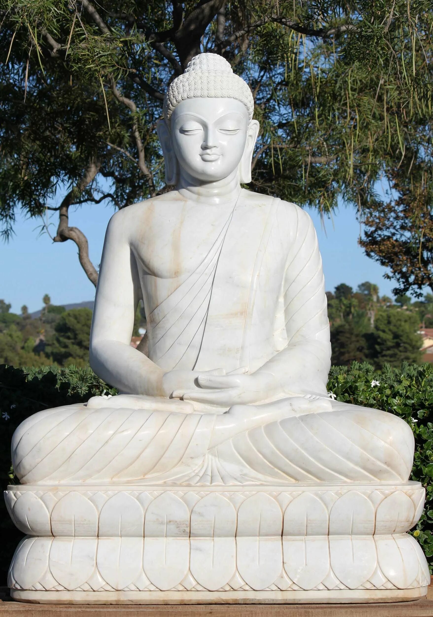 Фото будды. Гаутама Будда статуя. Берувела статуя Будды. Буддизм Тхеравады статуи. Будда Весенского статуя.