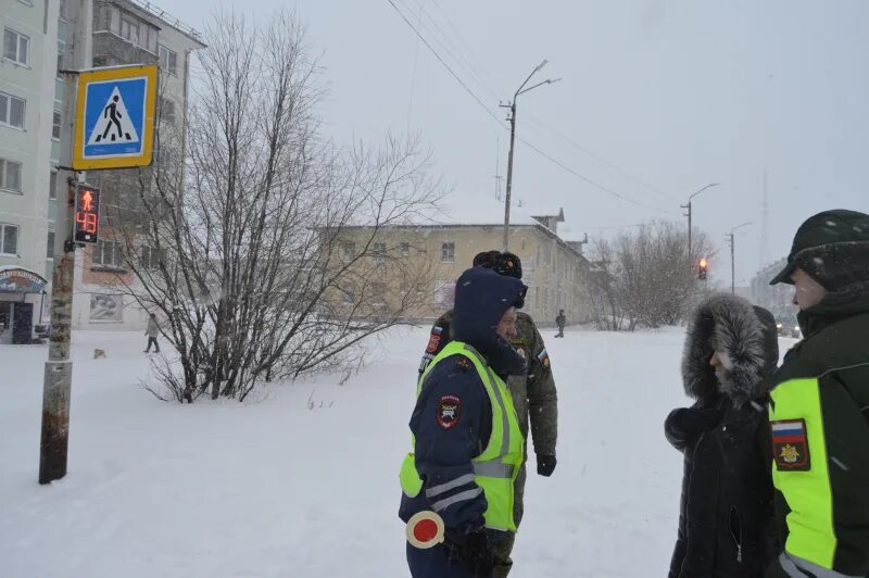 Гибдд воркута. Инспектор ВАИ. ГИБДД стена Воркута. Дорожное движение в городе.