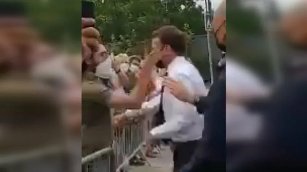 Видео а потом оно стало президентом франции. Макрон на таити. Видео а потом оно стало президентом франции. Франсуа олланд и эммануэль макрон. Олланд внешняя политика.