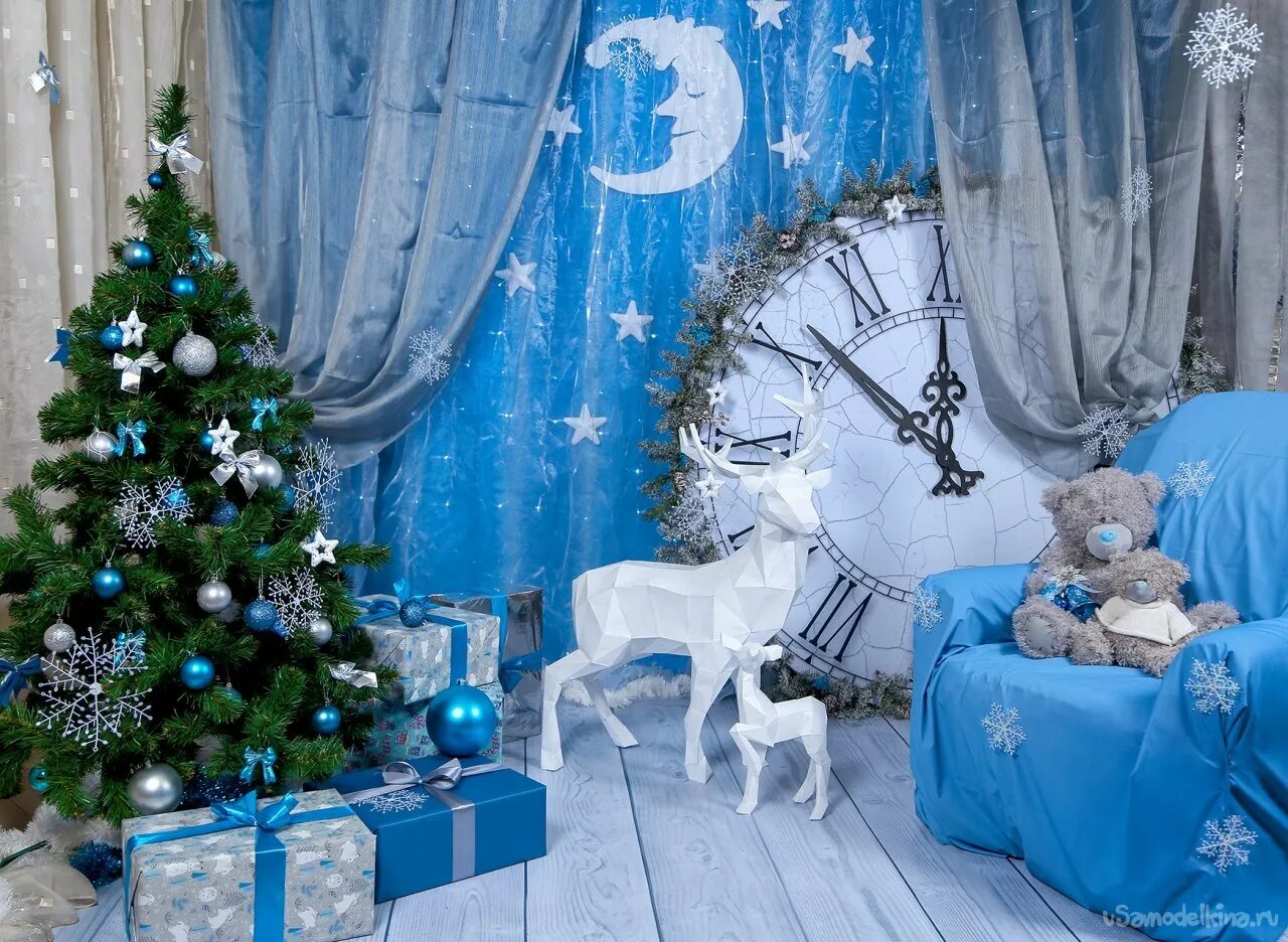 Украсить фотозону на новый год в синем цвете. Фототозона на новый год. Новогодние декорации. Часы новогодние для фотозоны. Синяя фотозона на новый год.