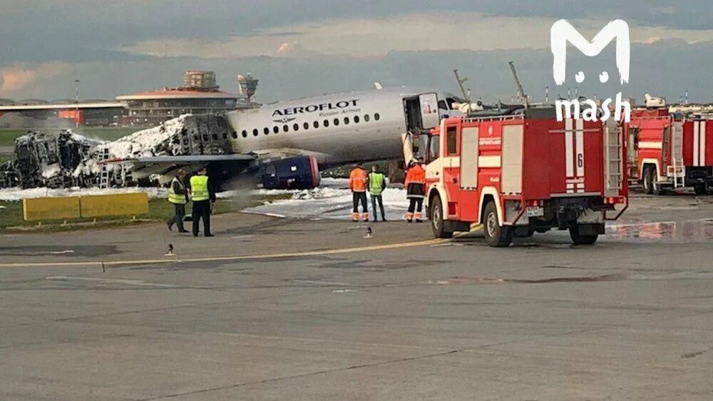 Крушение SSJ 100 В Шереметьево. Суперджет 100 самолет Шереметьево. Катастрофа в Шереметьево Суперджет. Авиакатастрофа SSJ-100 В Шереметьево. Аэрофлот сгорел