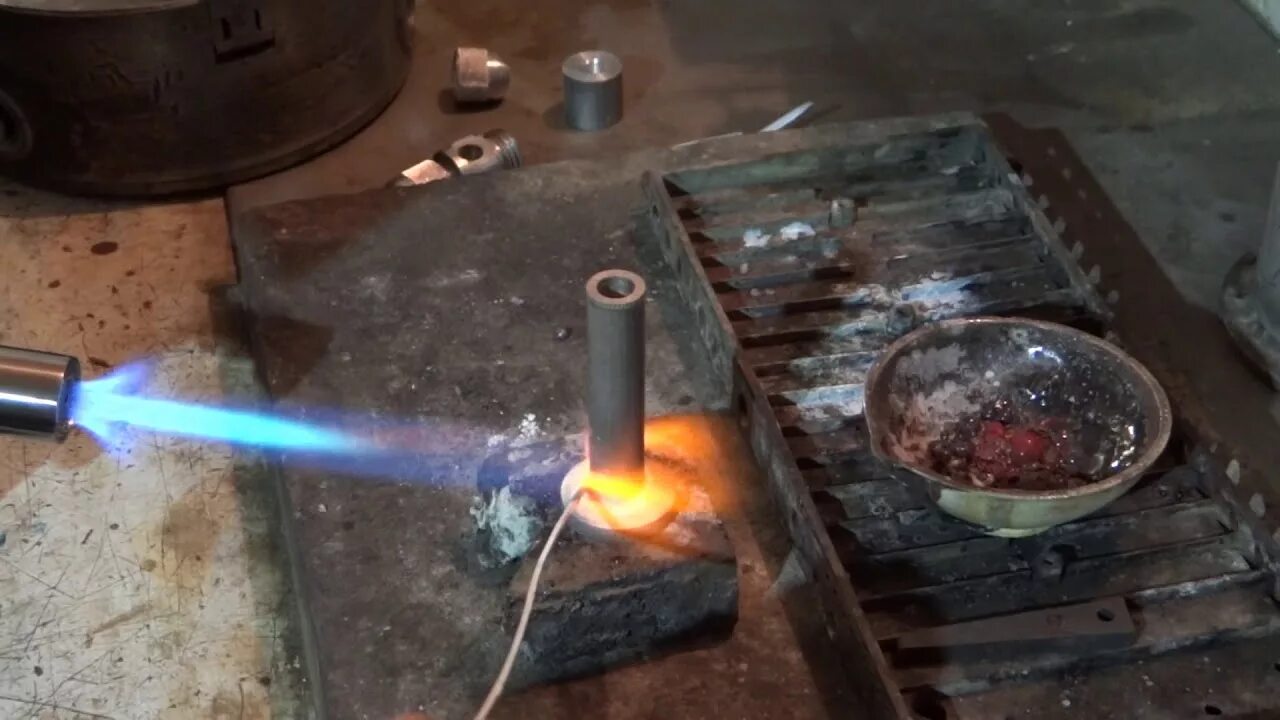 Пайка алюминия горелкой. Пайка алюминия газовой горелкой. Припой для алюминия с флюсом. Горелка allgas 2003. Флюс для сварки алюминия газовой горелкой.
