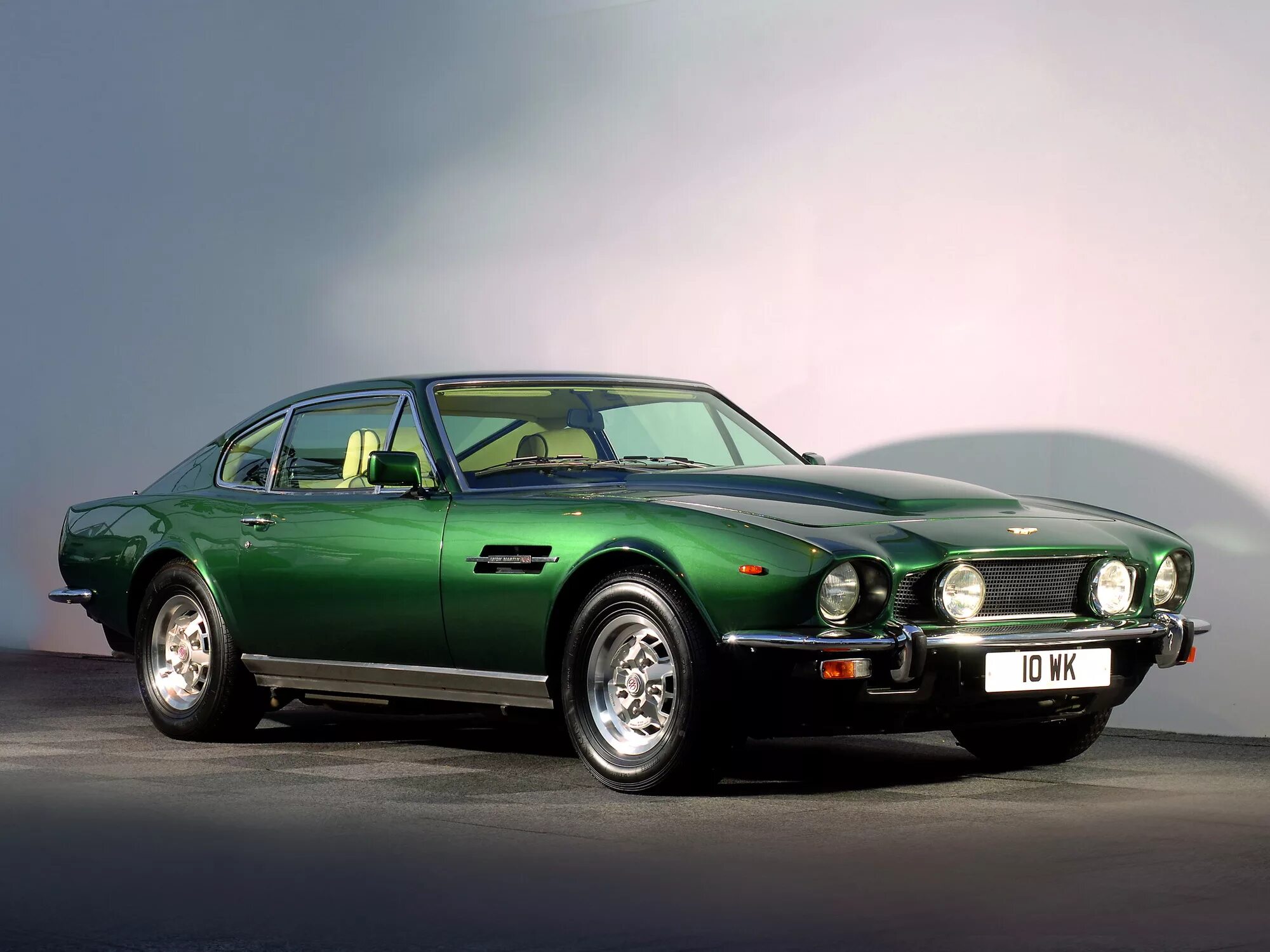 Aston martin v8 vantage. Aston Martin v8 Vantage 1977. Aston Martin v8. Aston Martin Vantage 1977. Aston Martin v8 Vantage 1.